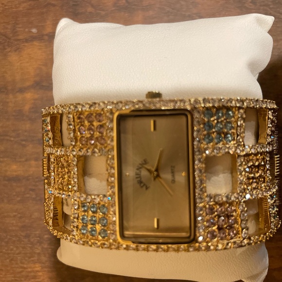 Women watches - Picture 2 of 11